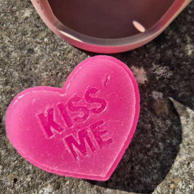 Sweetheart Wax Melt Sets – Burners, Mini Hearts & “Kiss Me” Melt - Love Letter Cosmetics 