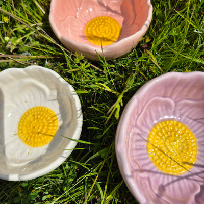 Daisy Trinket Pots – Petal-Perfect Storage in Pastel Hues - Love Letter Cosmetics 