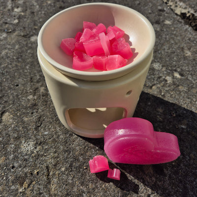 Sweetheart Wax Melt Sets – Burners, Mini Hearts & “Kiss Me” Melt - Love Letter Cosmetics 